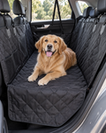 Housse de protection voiture pour chien Loufygadgets, installée sur la banquette arrière